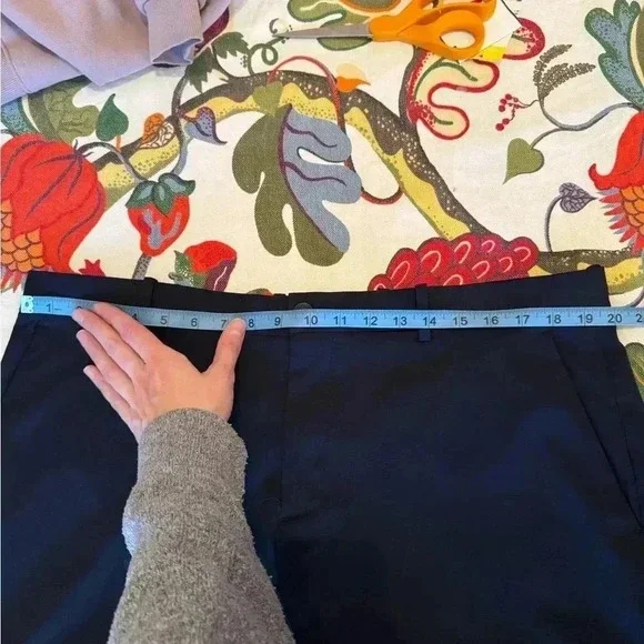 EUC Perry Ellis Stretch Men's Navy Shorts - Picture 4 of 6